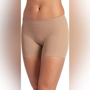 3/$20 Jockey Women's Short Length Slipshort